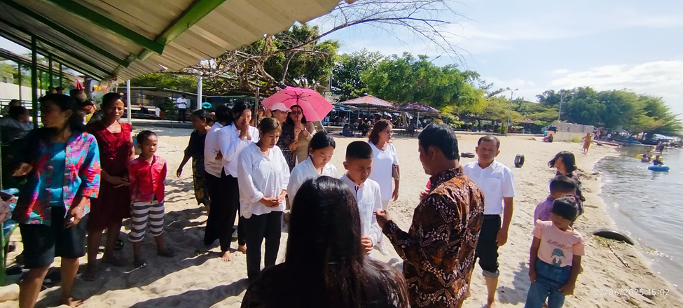 Persiapan Baptisan di Pantai