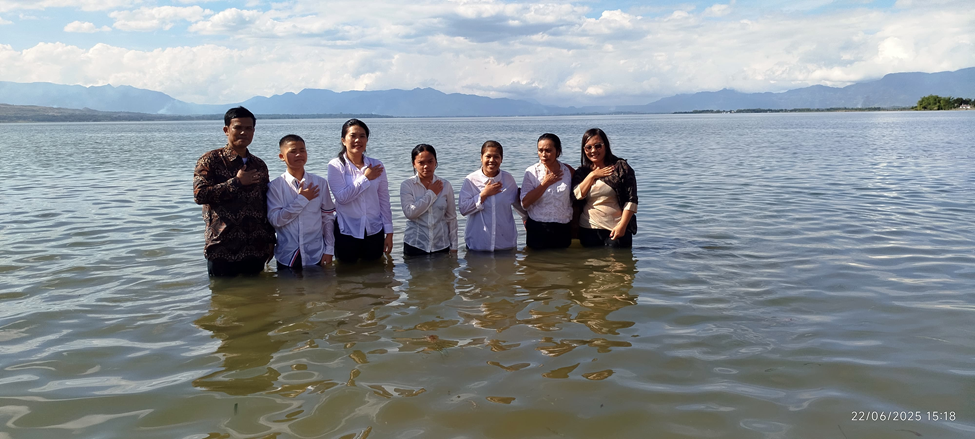 Baptisan di Danau Toba